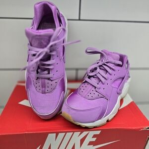 Nike Women's Huaraches Purple Sneakers